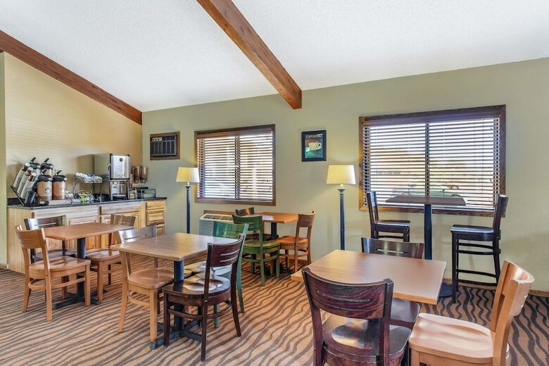 Hotel Americinn By Wyndham West Bend