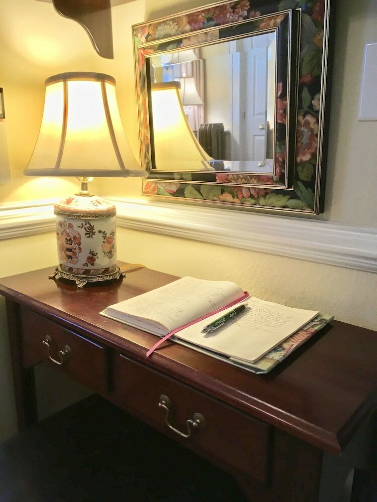 Abbington Green Bed & Breakfast Inn