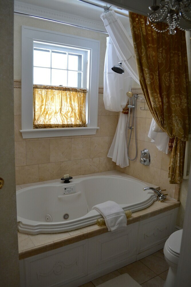 Abbington Green Bed & Breakfast Inn