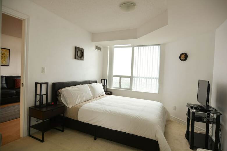 Maplewood Suites - Square One
