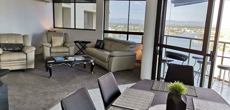 Surfers Hawaiian Holiday Apartments