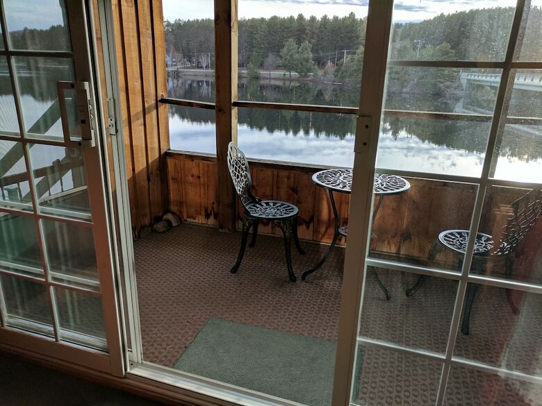 Hotel Algonquin Lakeside Inn