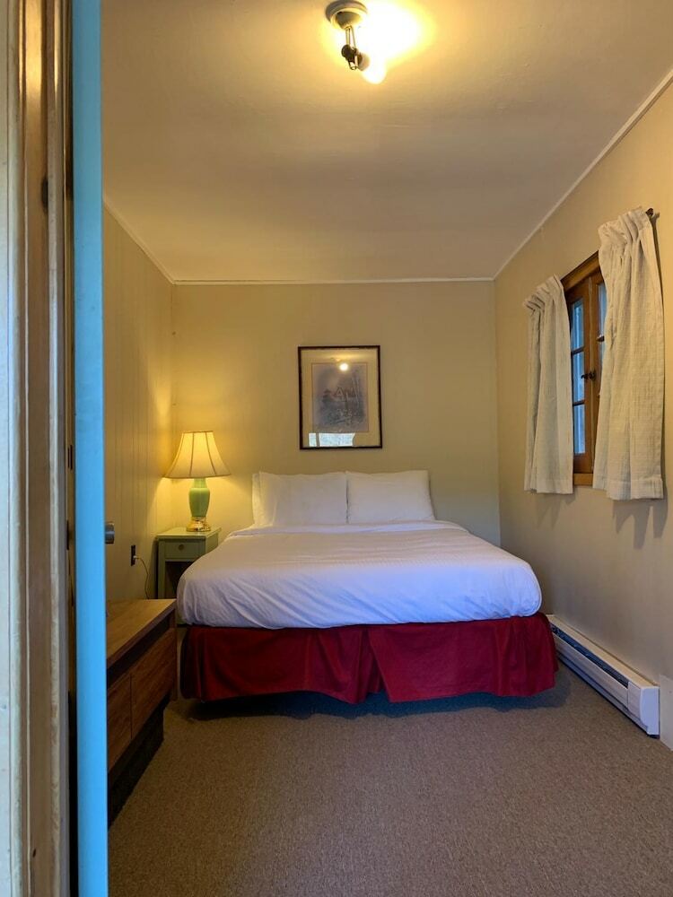 Hotel Algonquin Lakeside Inn