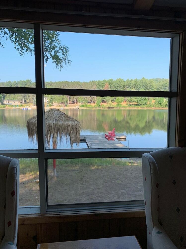 Hotel Algonquin Lakeside Inn