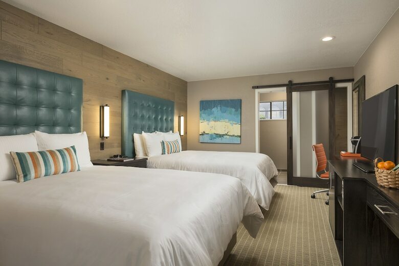 Hotel Wave Street Inn