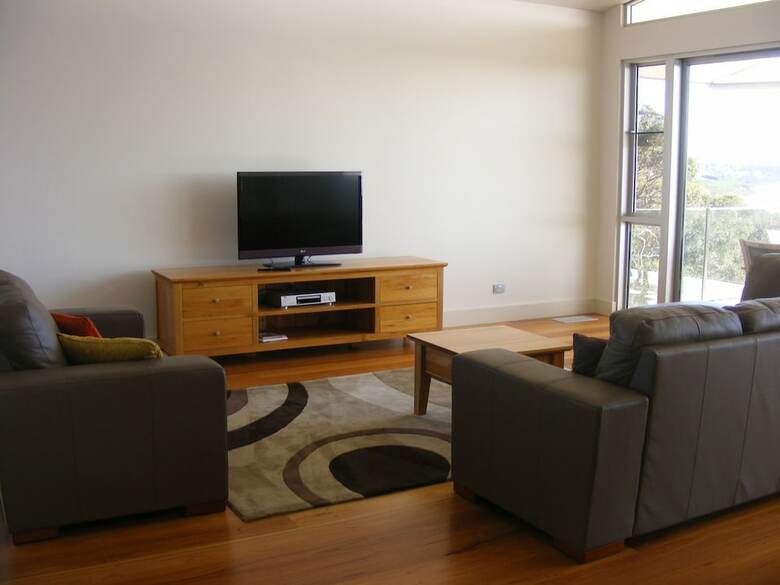 Dew On Lakeview Street