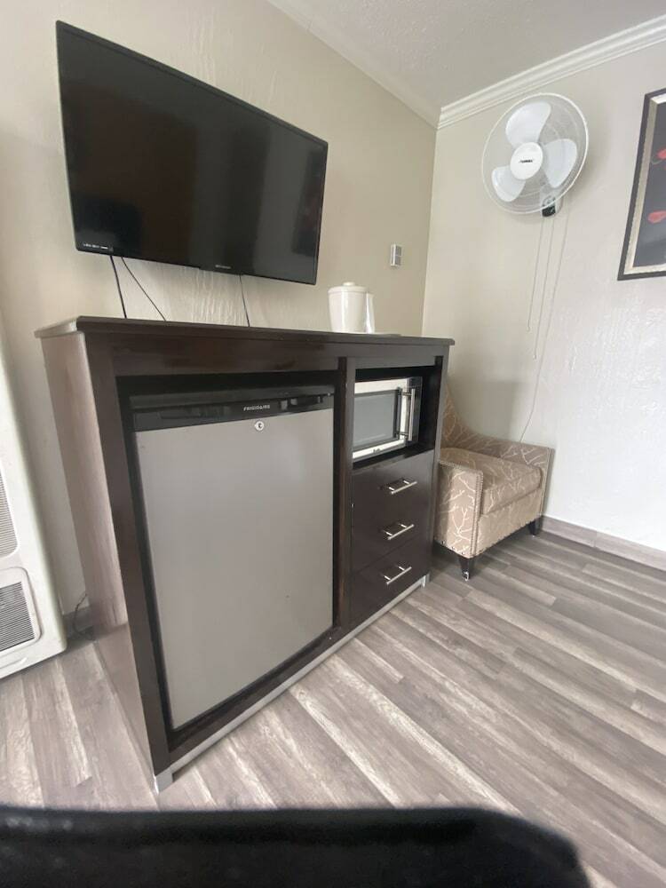 Motel Stateline Economy Inn & Suites