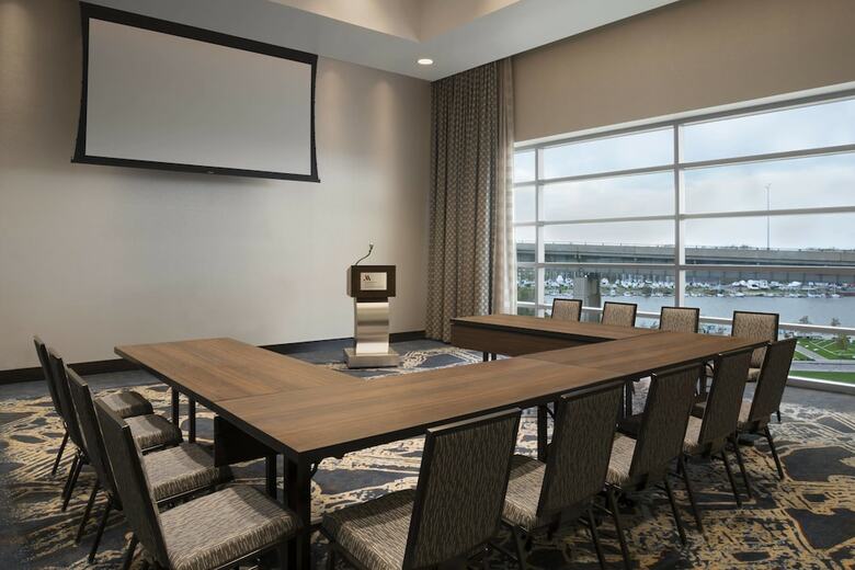 Hotel Buffalo Marriott At Lecom Harborcenter
