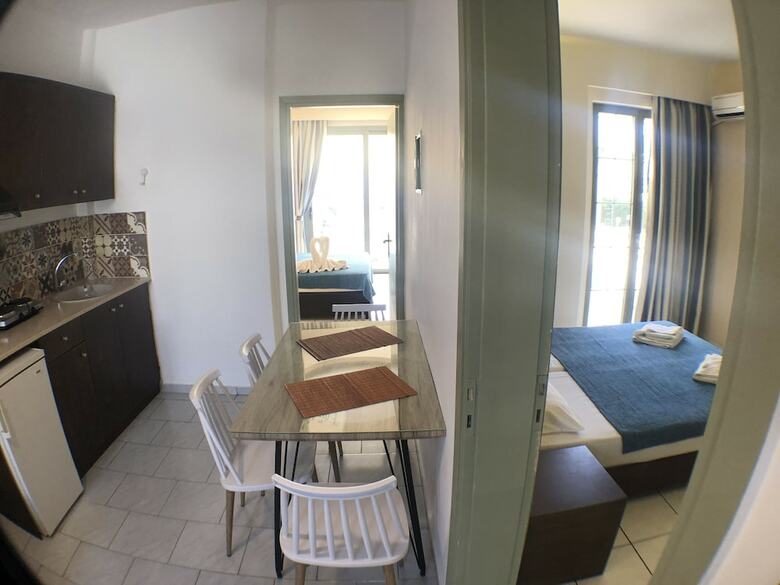 Oleander Apartments