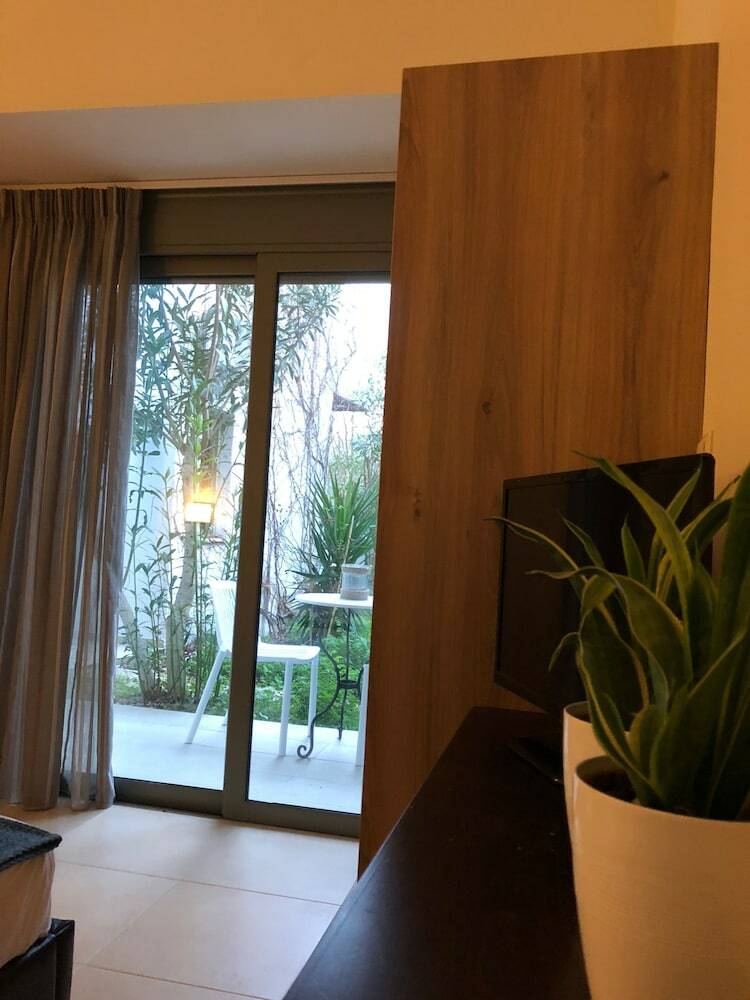 Oleander Apartments
