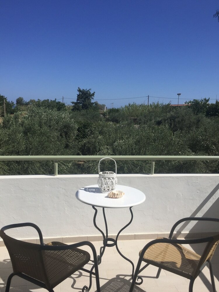 Oleander Apartments