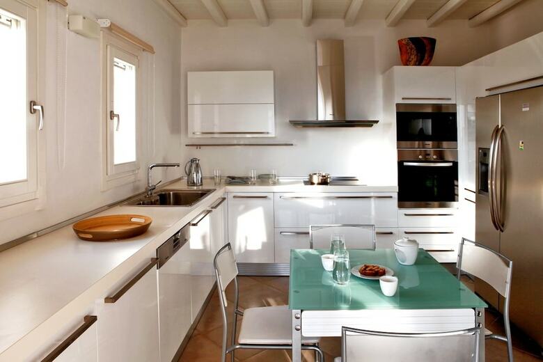 Villa Elia White Residence