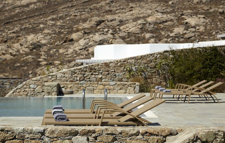 Villa Elia White Residence