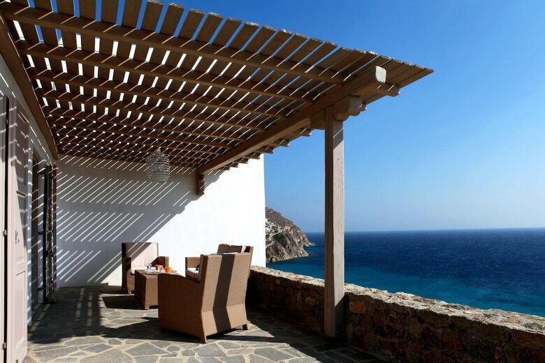 Villa Elia White Residence