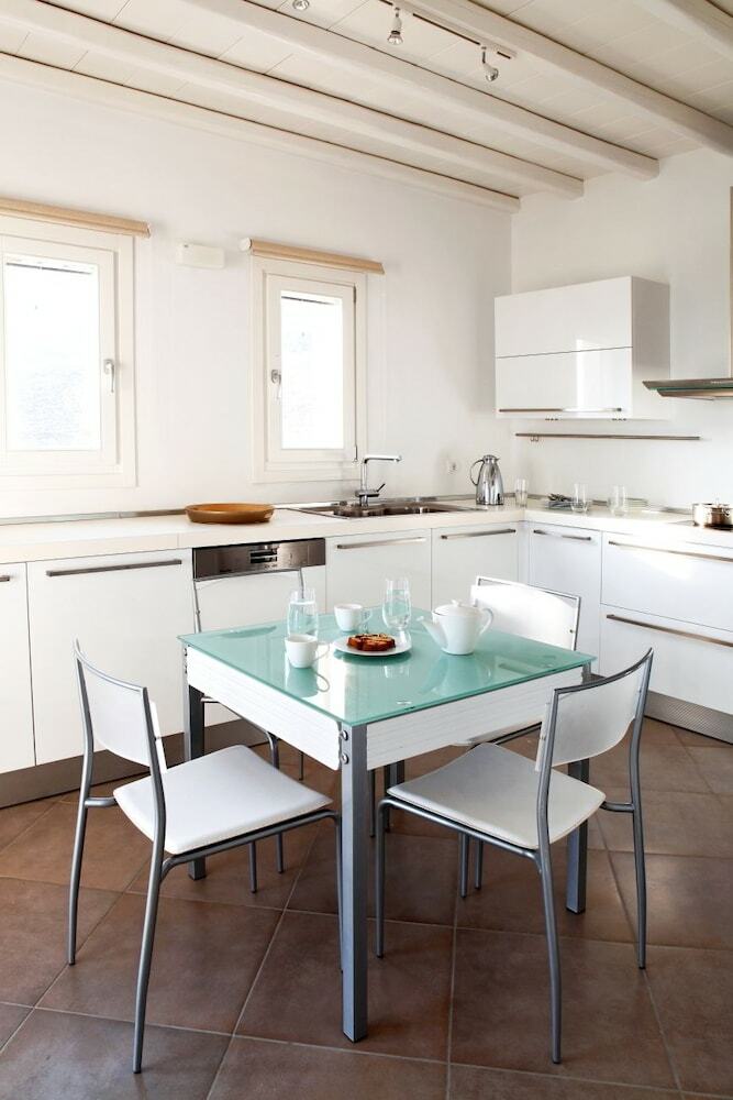 Villa Elia White Residence