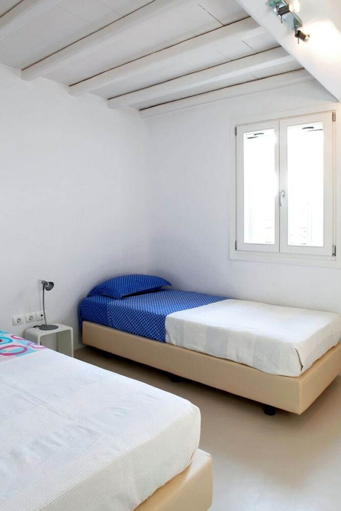 Villa Elia White Residence