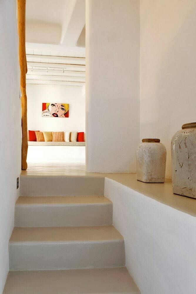 Villa Elia White Residence