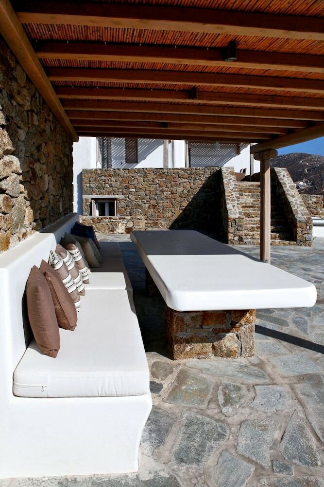 Villa Elia White Residence
