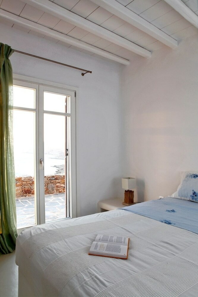 Villa Elia White Residence