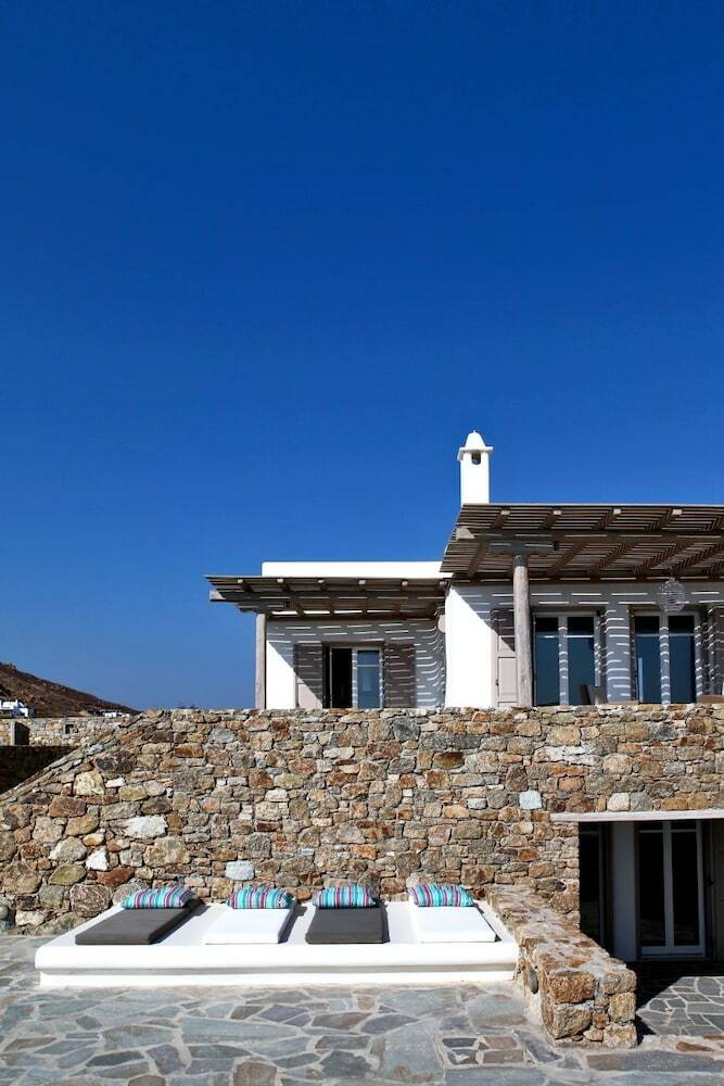 Villa Elia White Residence