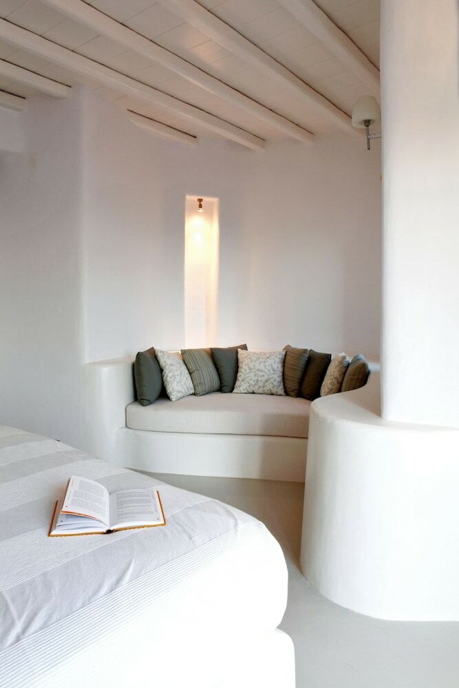 Villa Elia White Residence