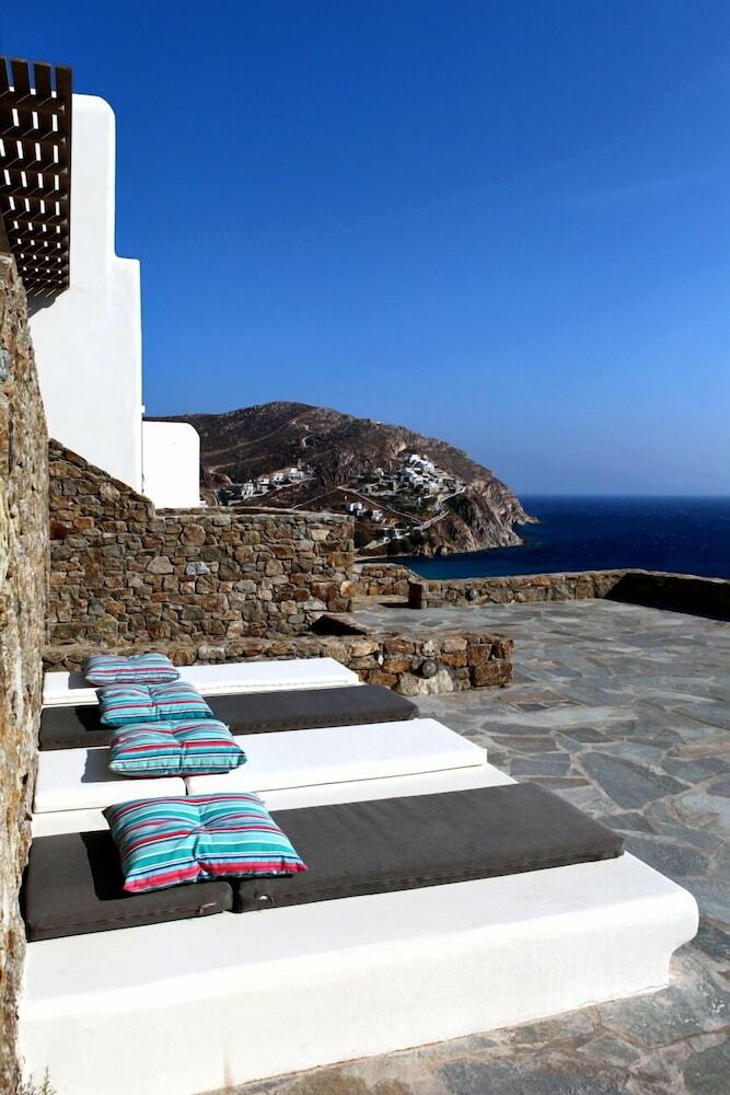 Villa Elia White Residence