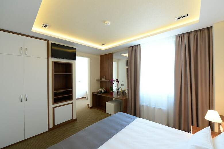 Hotel Hedonic