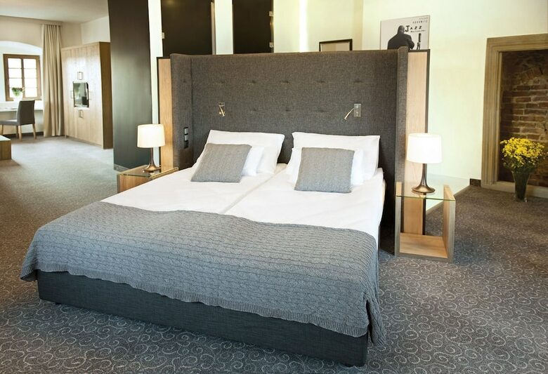 Uroczysko Siedmiu Staw�w Luxury Hotel