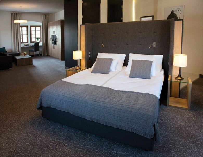 Uroczysko Siedmiu Staw�w Luxury Hotel