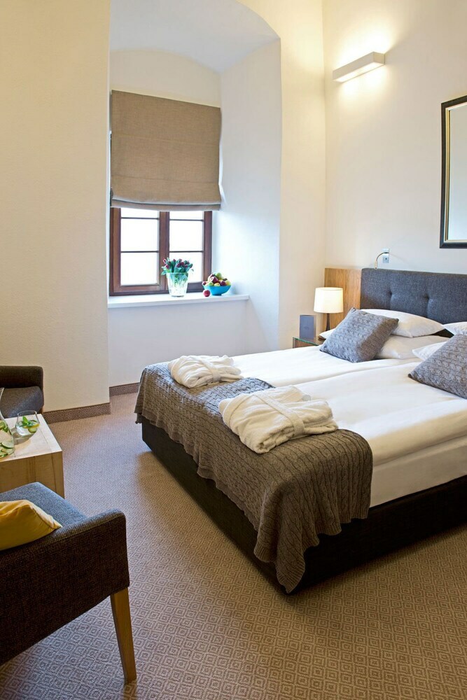 Uroczysko Siedmiu Staw�w Luxury Hotel