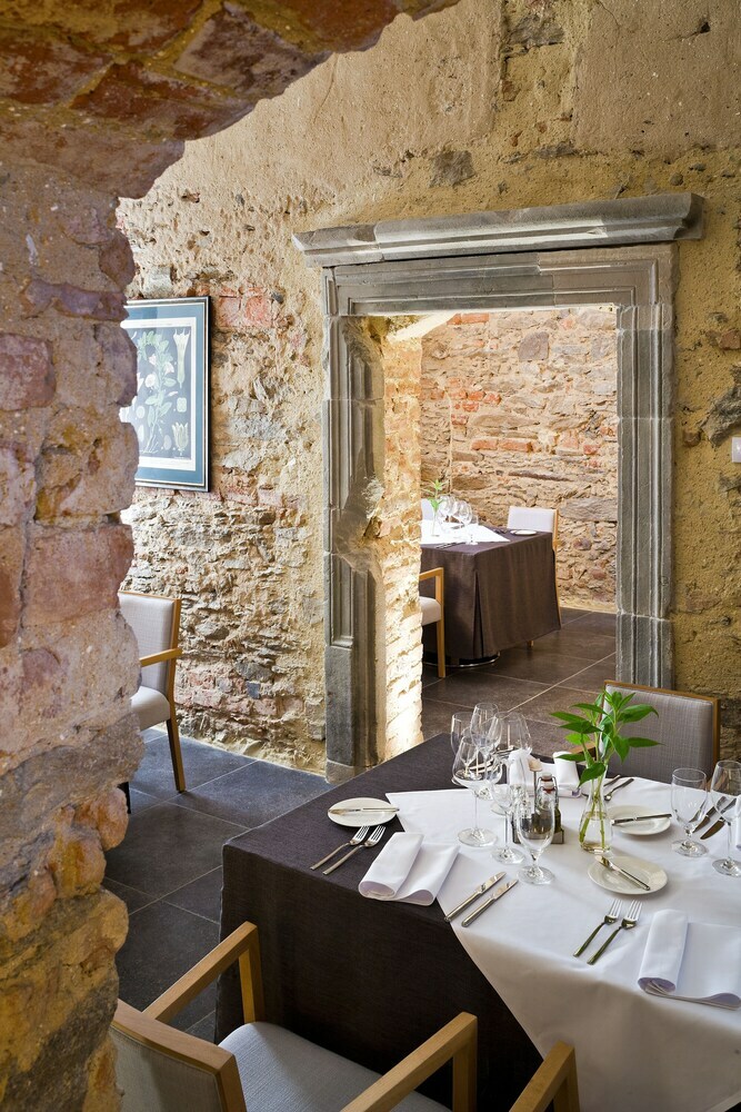 Uroczysko Siedmiu Staw�w Luxury Hotel
