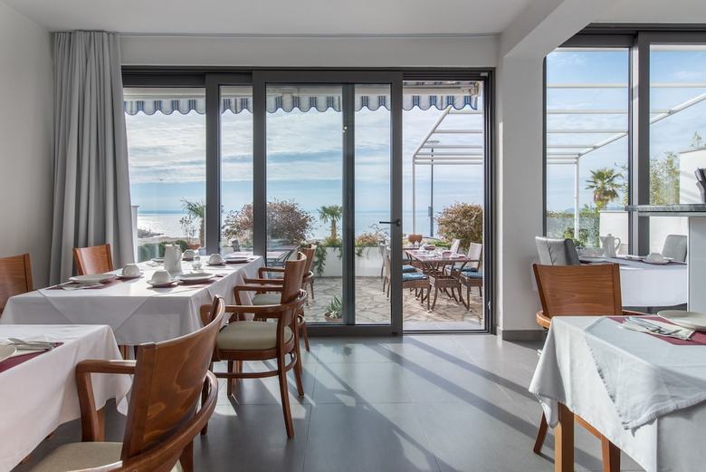 Hotel Beachfront Villa Mediteran