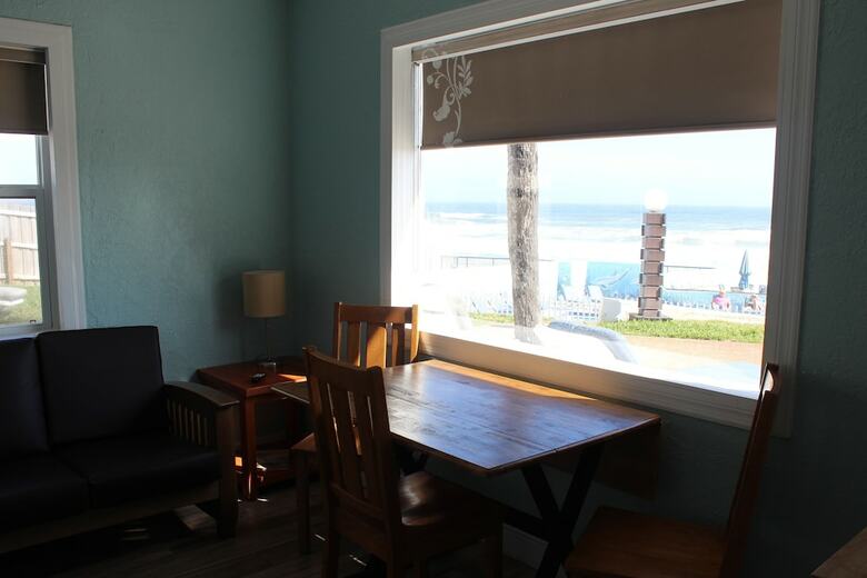 Shoreline Suites & Cabana Cottages
