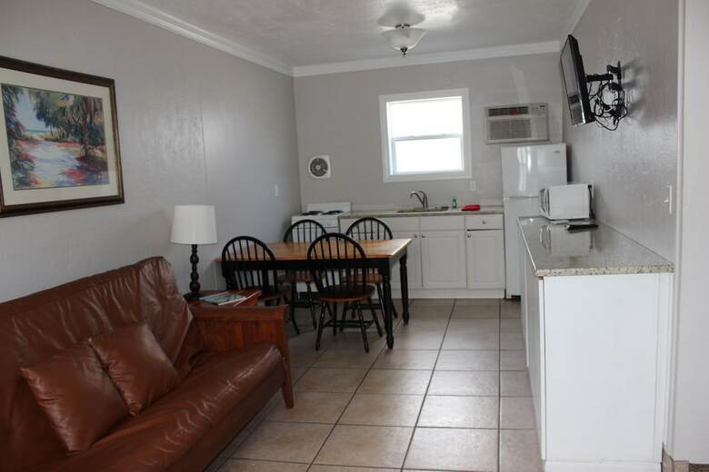 Shoreline Suites & Cabana Cottages