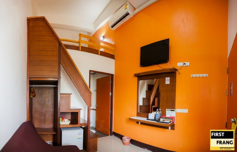 First & Frang Hotel