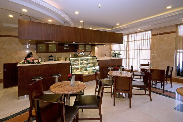 Al Eiman Royal Hotel