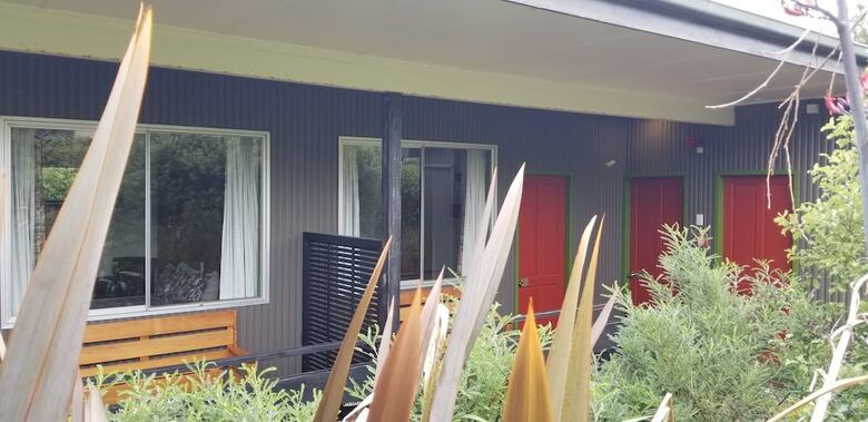 Whistling Frog Cafe & Accommodation