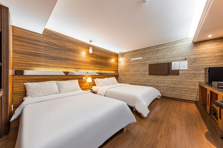 Friendly Dh Naissance Hotel By Mindrum Group