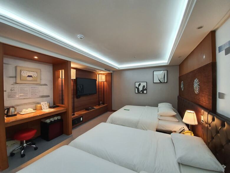 Friendly Dh Naissance Hotel By Mindrum Group