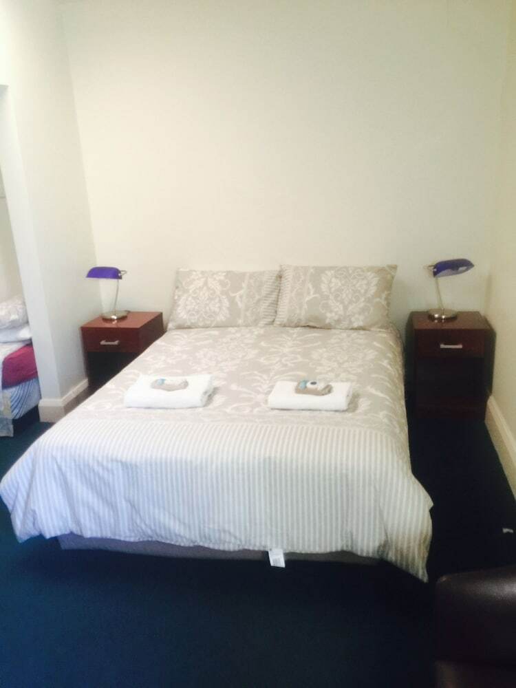 Ross Hotel