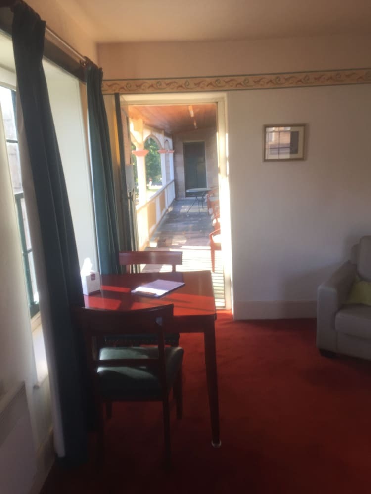 Ross Hotel