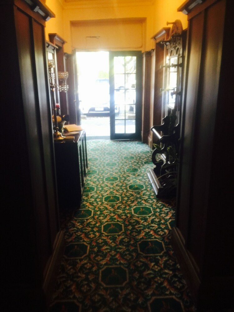 Ross Hotel