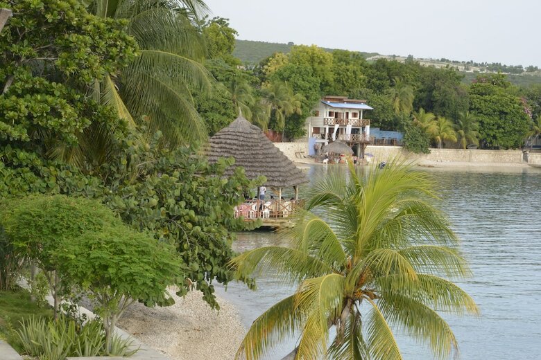 Ouanga Bay Beach Hotel