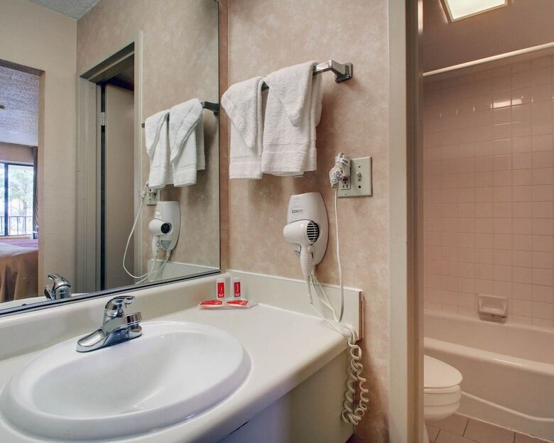 Hotel Econo Lodge North