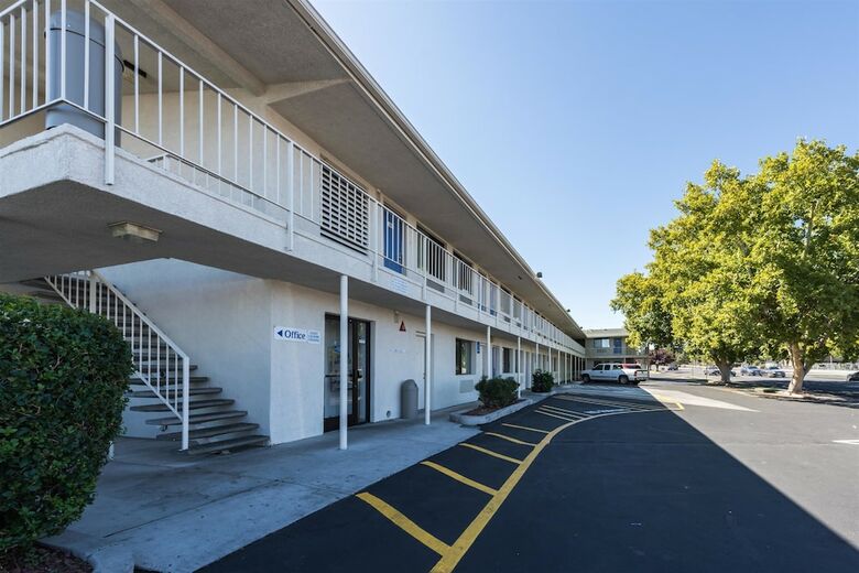 Motel 6 Reno, Nv - Virginia Plumb