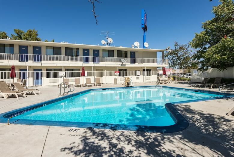 Motel 6 Reno, Nv - Virginia Plumb
