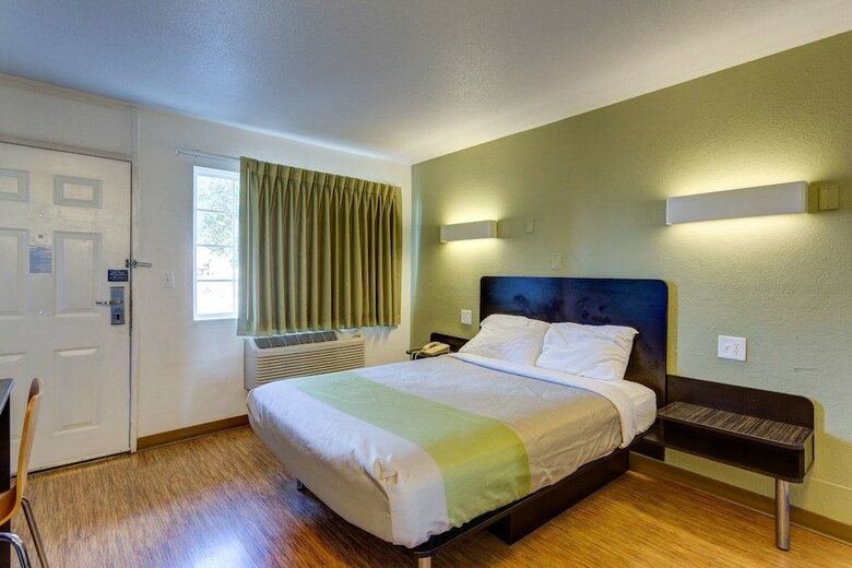 Motel 6 Bowling Green