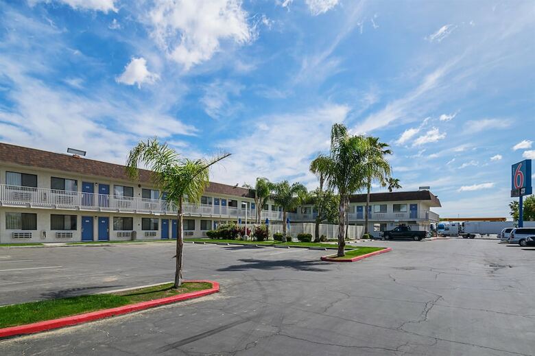 Motel 6 Lost Hills