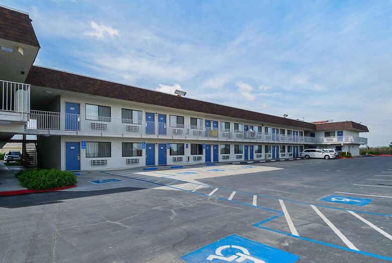Motel 6 Lost Hills