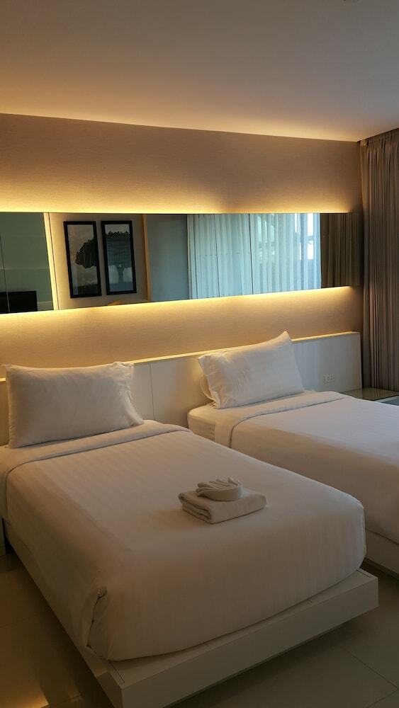 Hotel Serenotel Pattaya Beach Front
